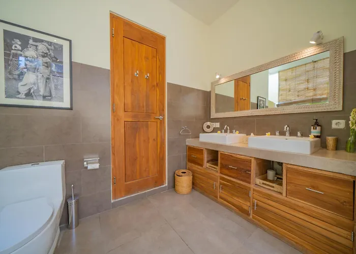 7 Bedroom Luxury Oasis In